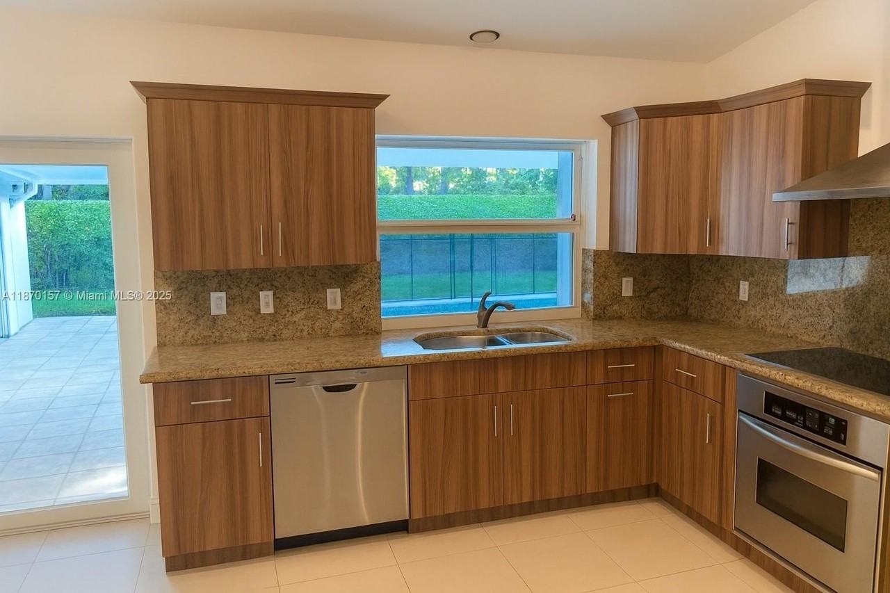 12741 Southwest 72nd Avenue - Photo 5 of 29