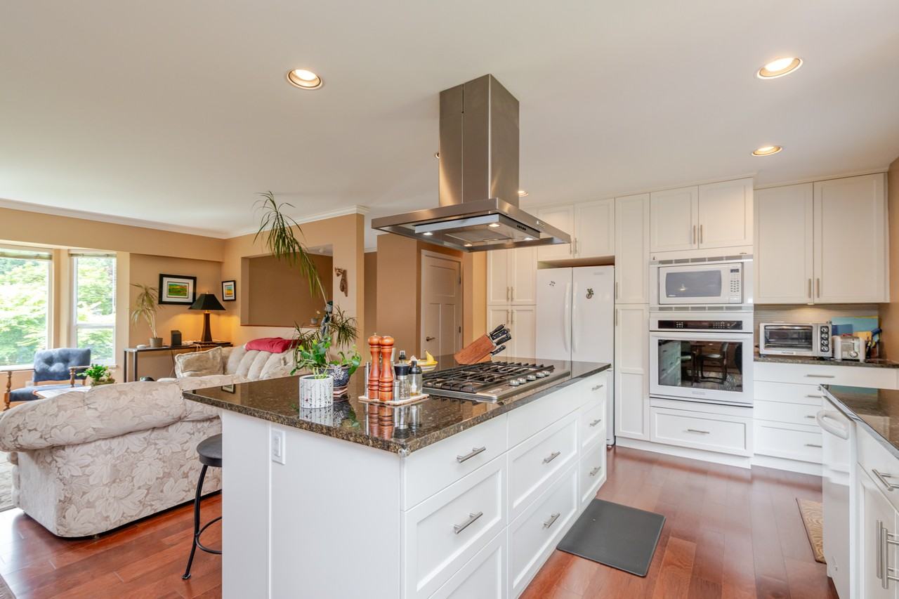 9756 Crown Cres - Photo 5 of 20