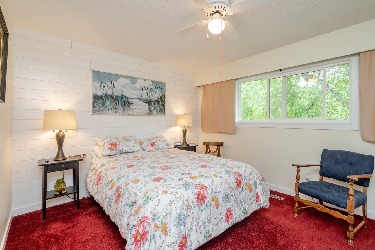 9756 Crown Cres - Photo 7 of 20