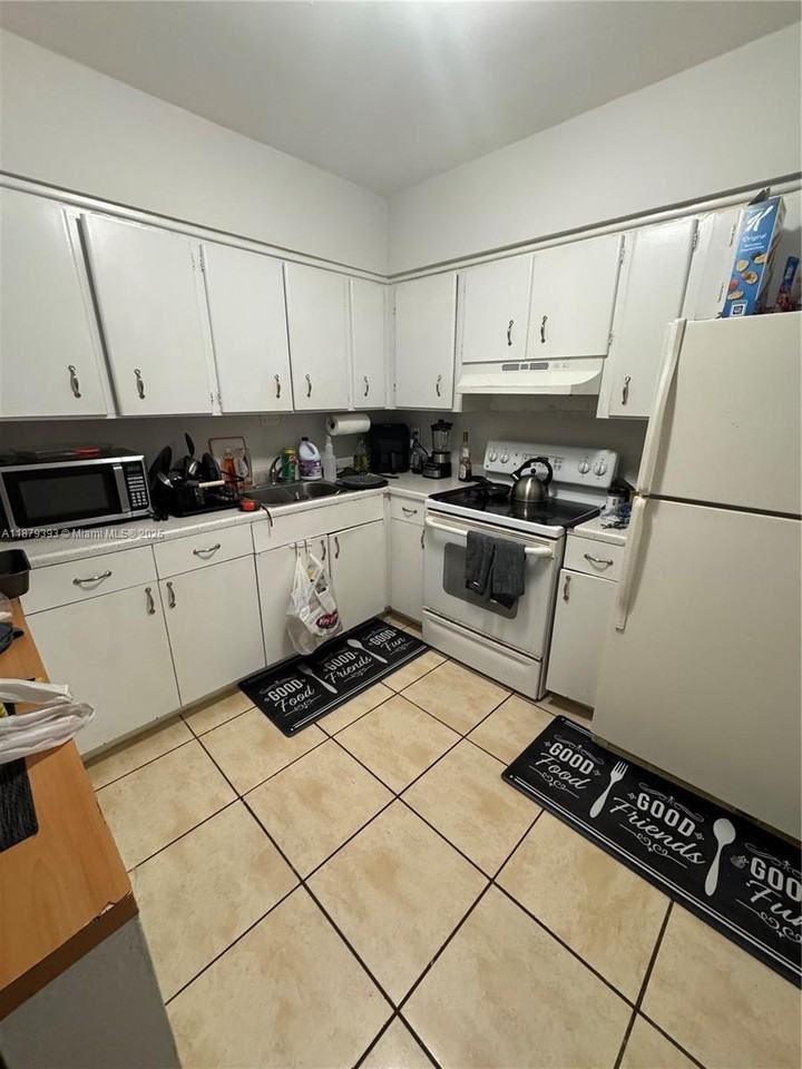 216 Ne 41st St #216 - Photo 3 of 10