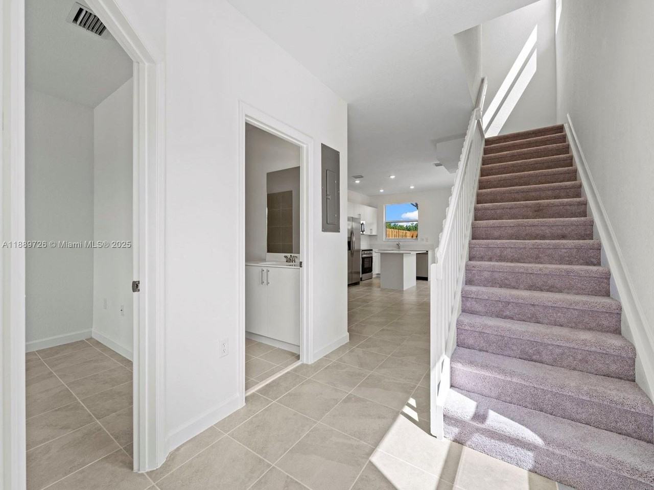 1501 Se 27th Rd - Photo 2 of 9