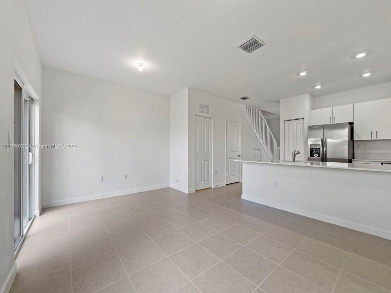 1533 Se 27th Rd - Photo 4 of 7