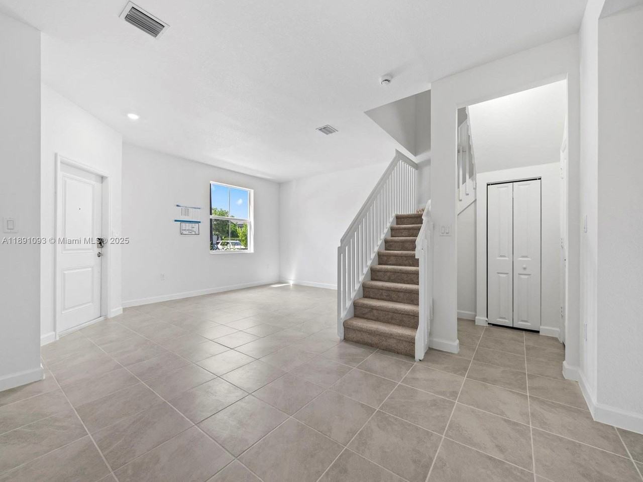 1513 Se 27th Rd - Photo 4 of 10