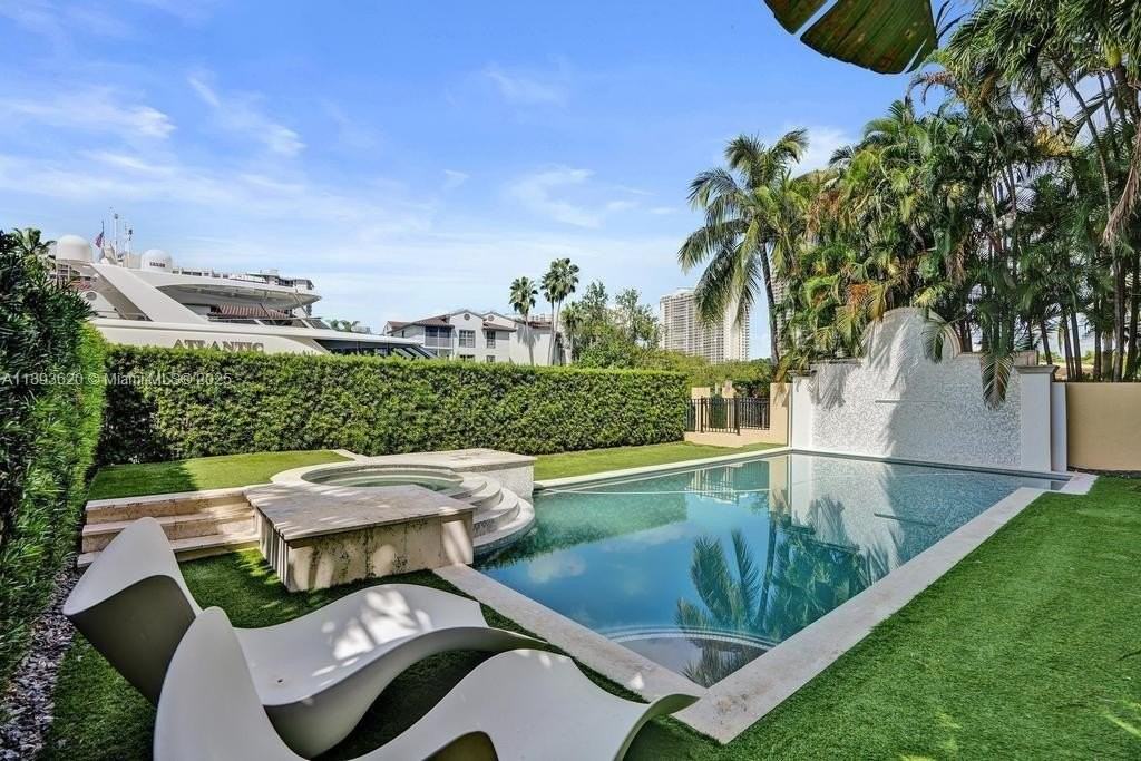 1516 Island Blvd - Photo 4 of 50