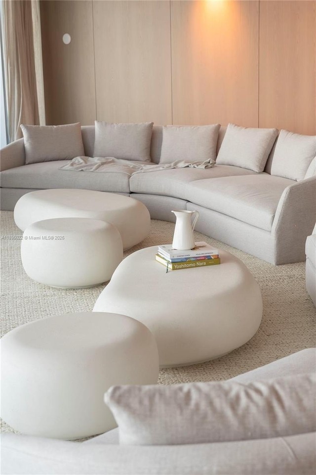 5959 Collins Ave #907 - Photo 3 of 33