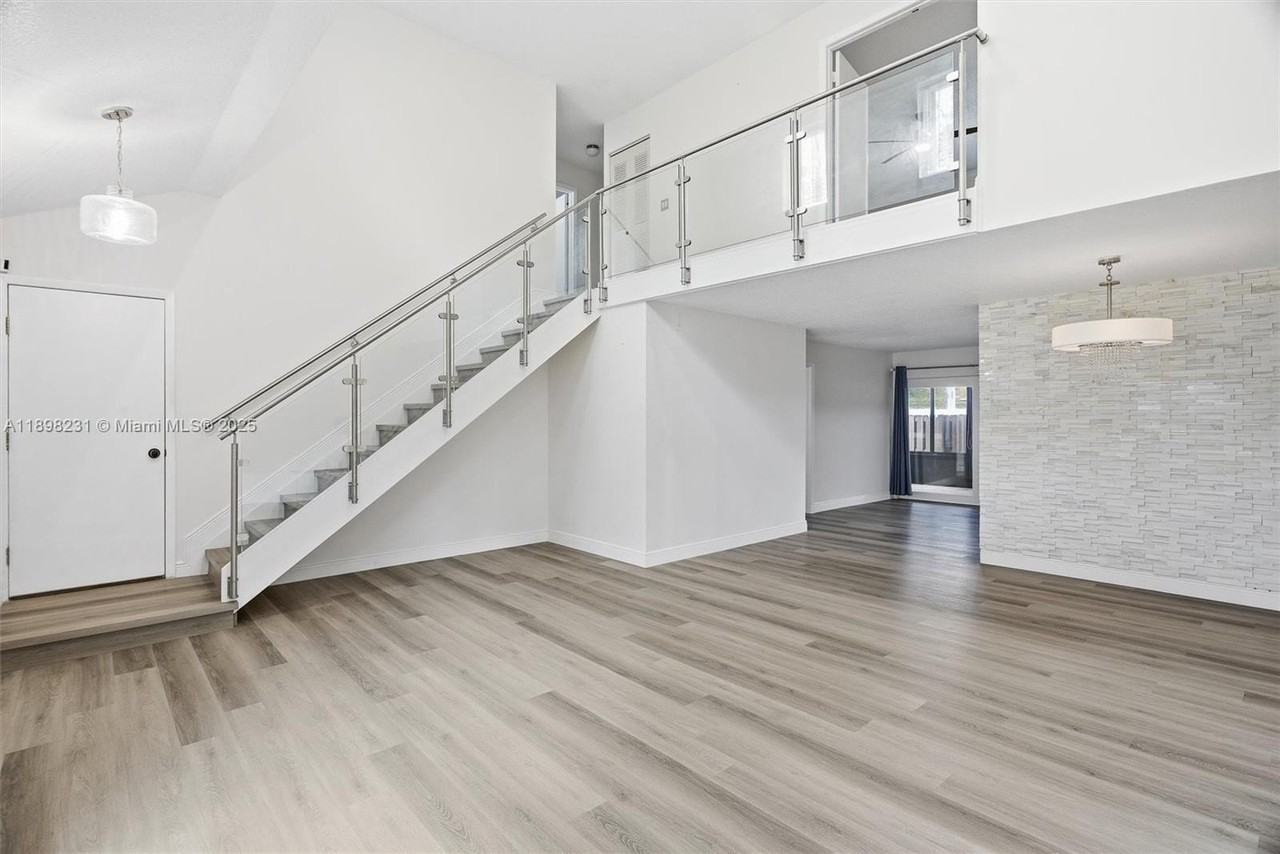 12153 Sw 49th Ct - Photo 7 of 44