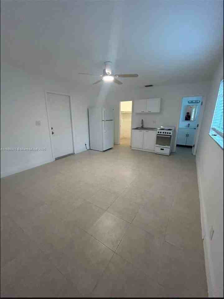 1450 Nw 20th Ct #1-2 - Photo 3 of 7