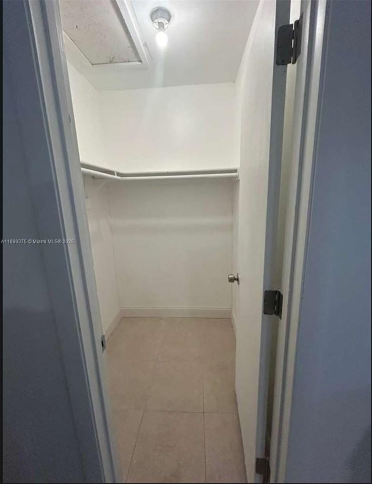 1450 Nw 20th Ct #1-2 - Photo 5 of 7