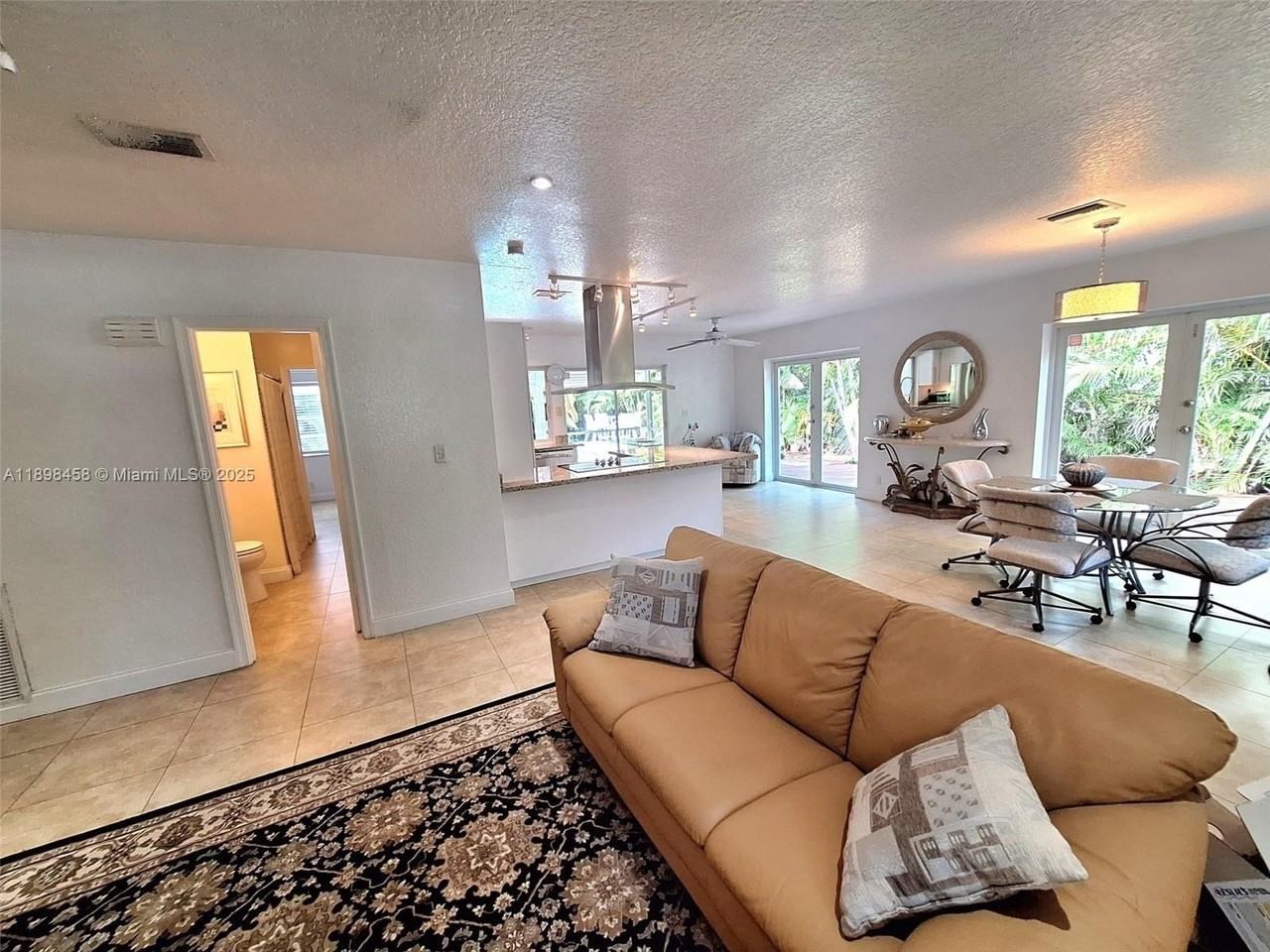 1575 Ne 38th St - Photo 3 of 44