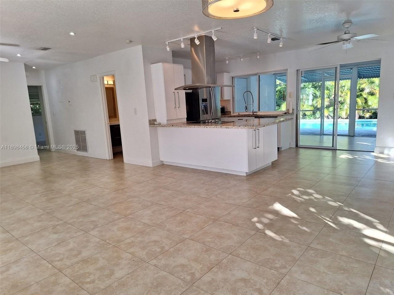 1575 Ne 38th St - Photo 7 of 44