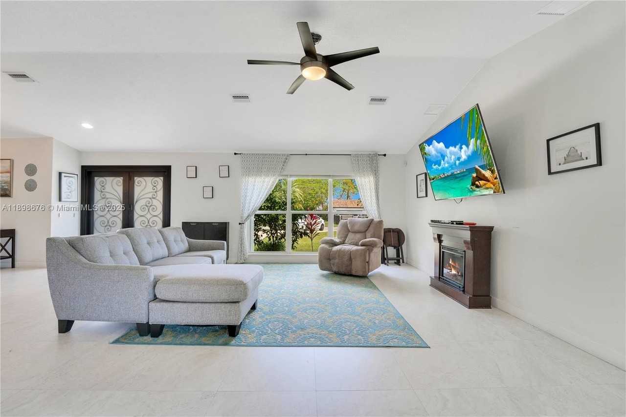 15300 Sw 164th St - Photo 2 of 39