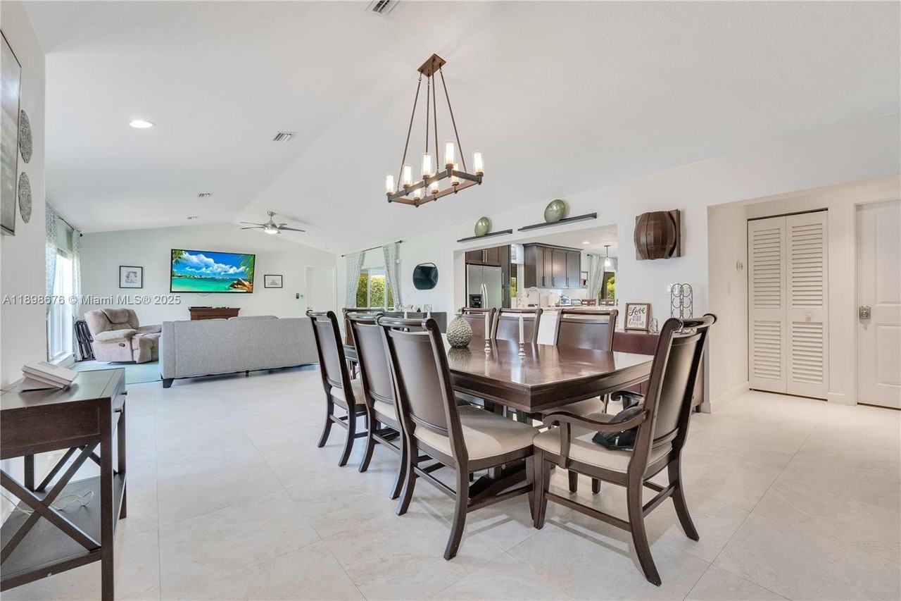 15300 Sw 164th St - Photo 6 of 39