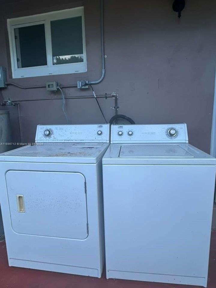 1907 Southwest 99th Terrace #2 - Photo 6 of 14