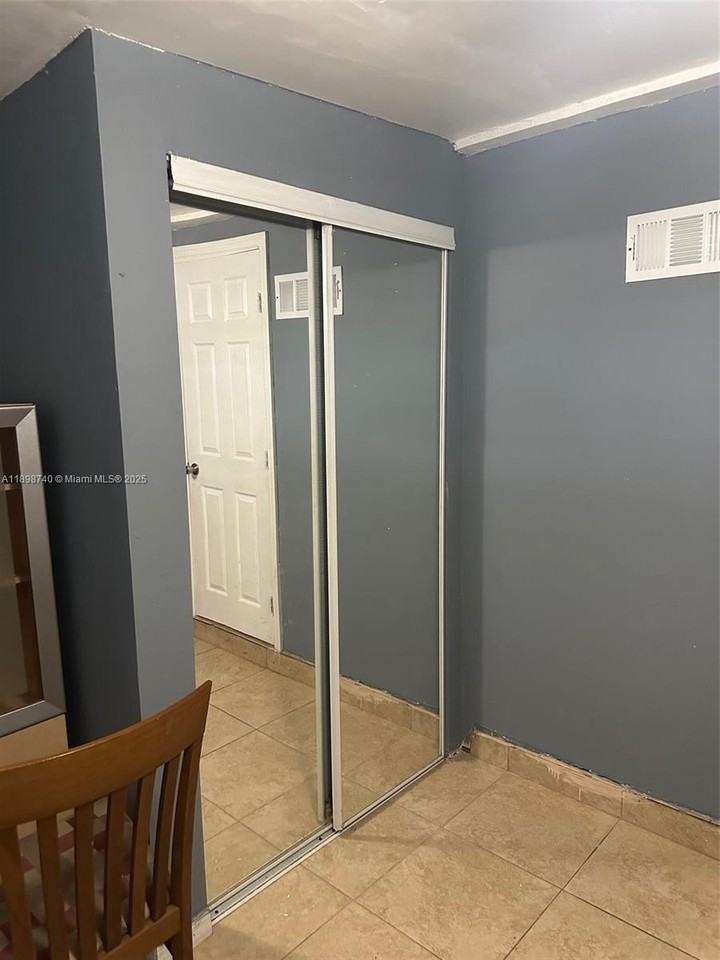 1041 Nw 196th St #REAR - Photo 3 of 5