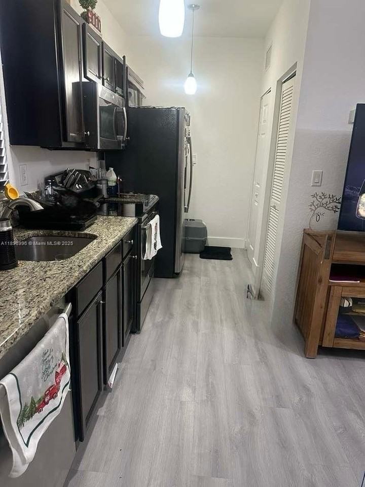 17154 Southwest 93rd Street - Photo 4 of 9