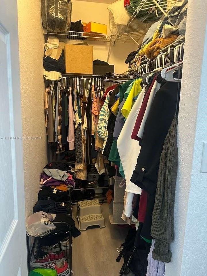 17154 Southwest 93rd Street - Photo 6 of 9