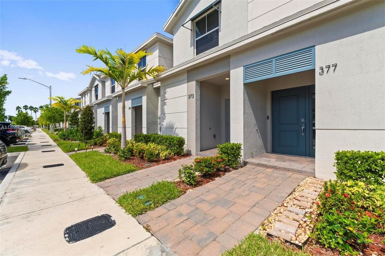 377 Ne 1st Dr - Photo 2 of 30