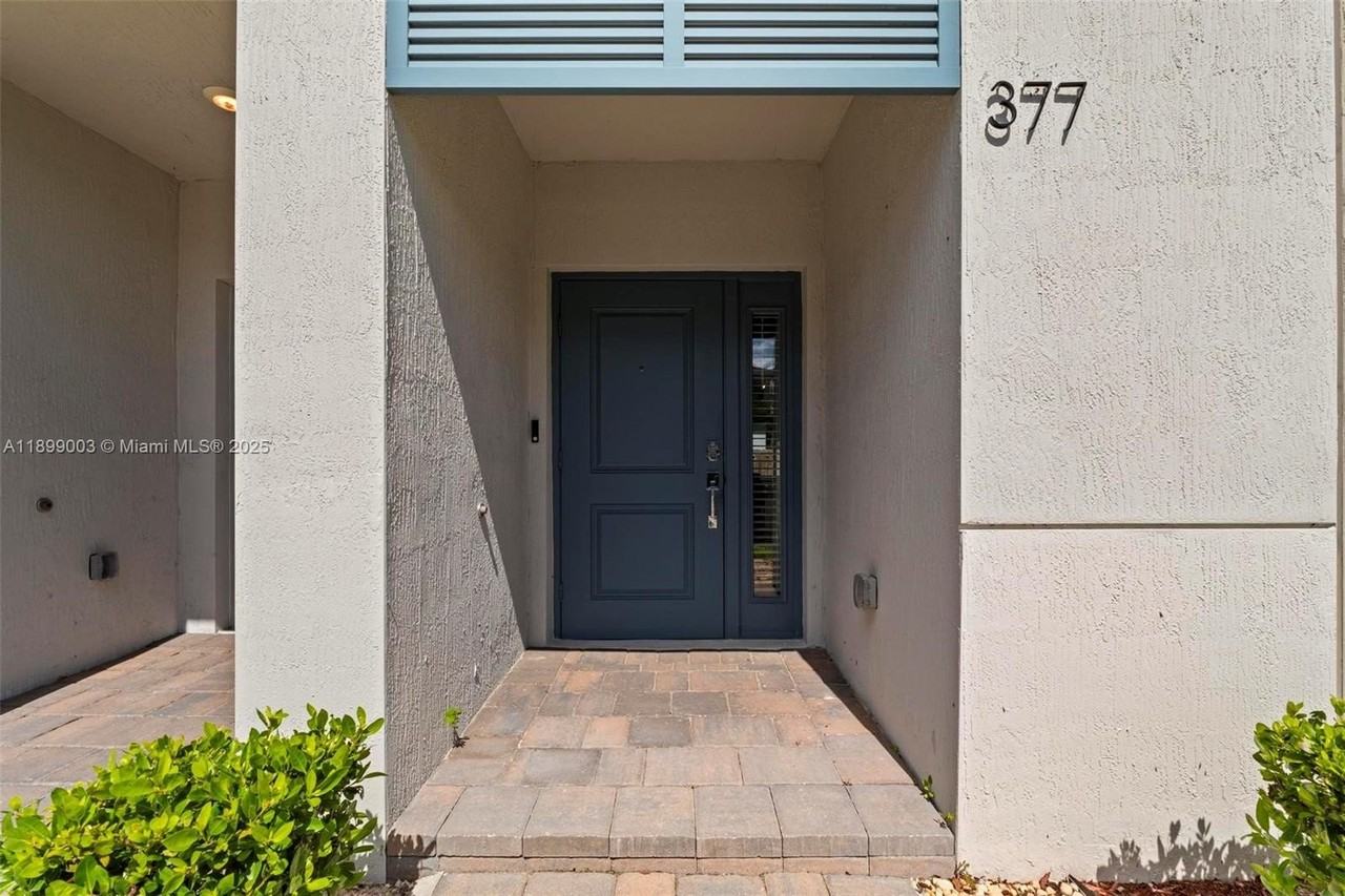 377 Ne 1st Dr - Photo 3 of 30