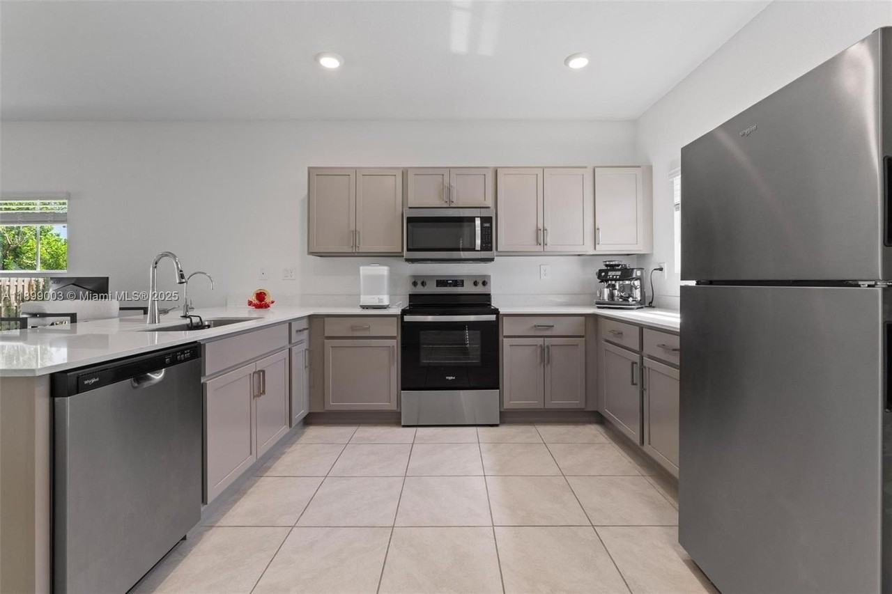 377 Ne 1st Dr - Photo 6 of 30