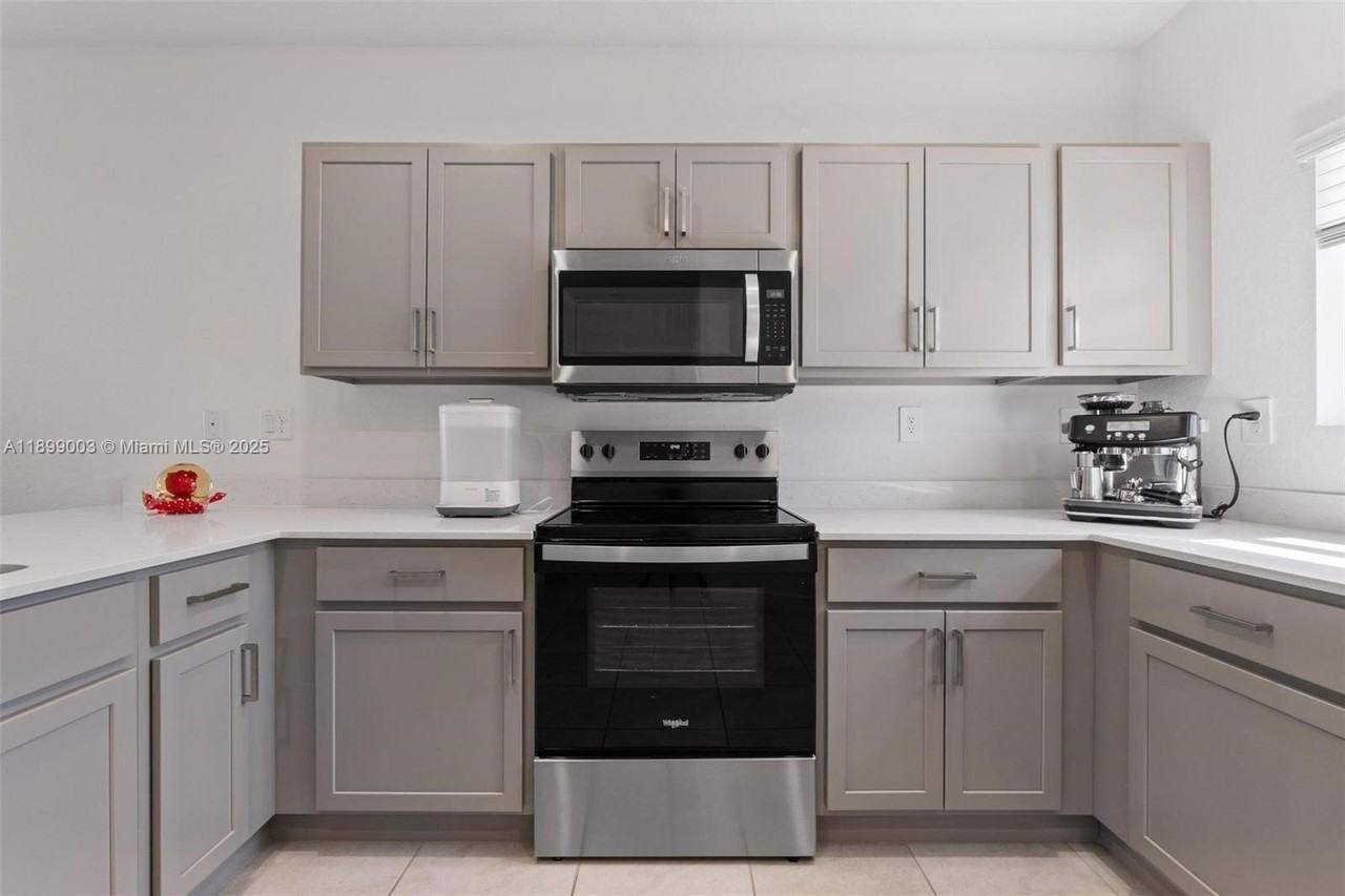 377 Ne 1st Dr - Photo 7 of 30