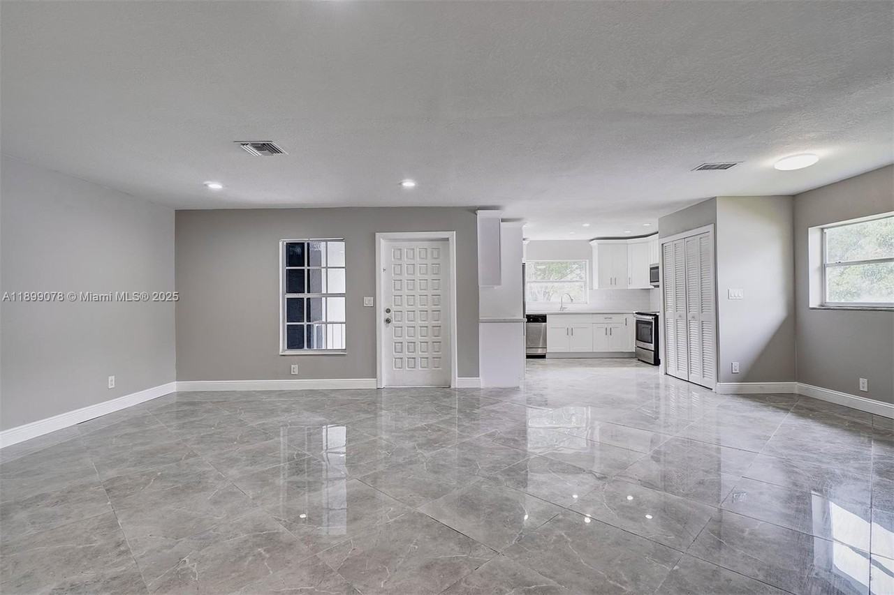 10131 Nw 35th St #15 - Photo 2 of 22