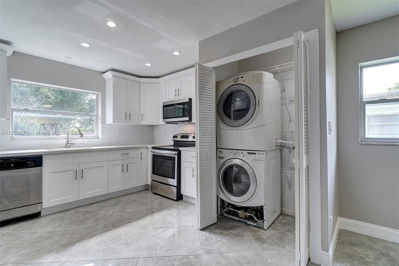 10131 Nw 35th St #15 - Photo 3 of 22