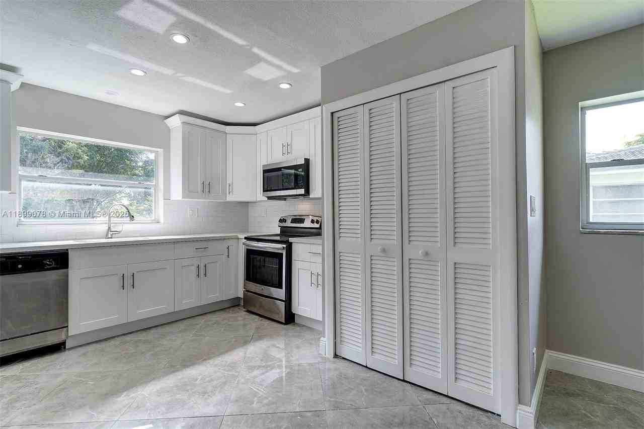 10131 Nw 35th St #15 - Photo 4 of 22