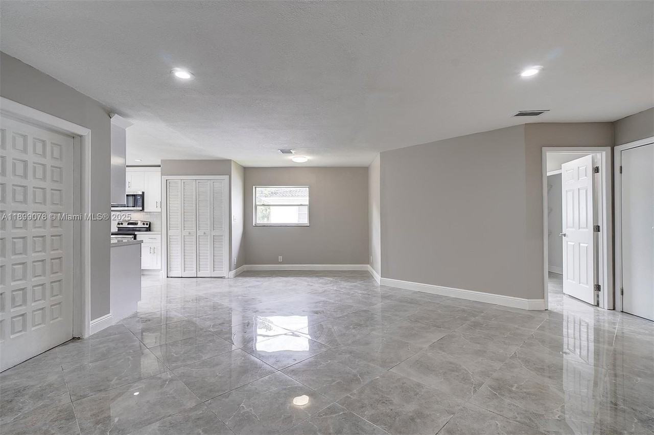 10131 Nw 35th St #15 - Photo 7 of 22