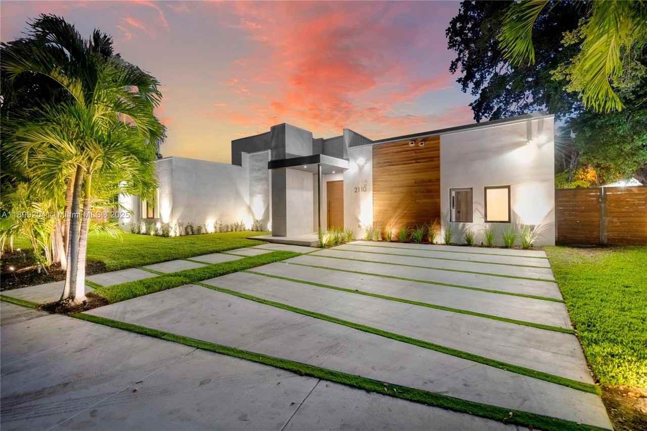 2110 Ne 197th Ter - Photo 5 of 50