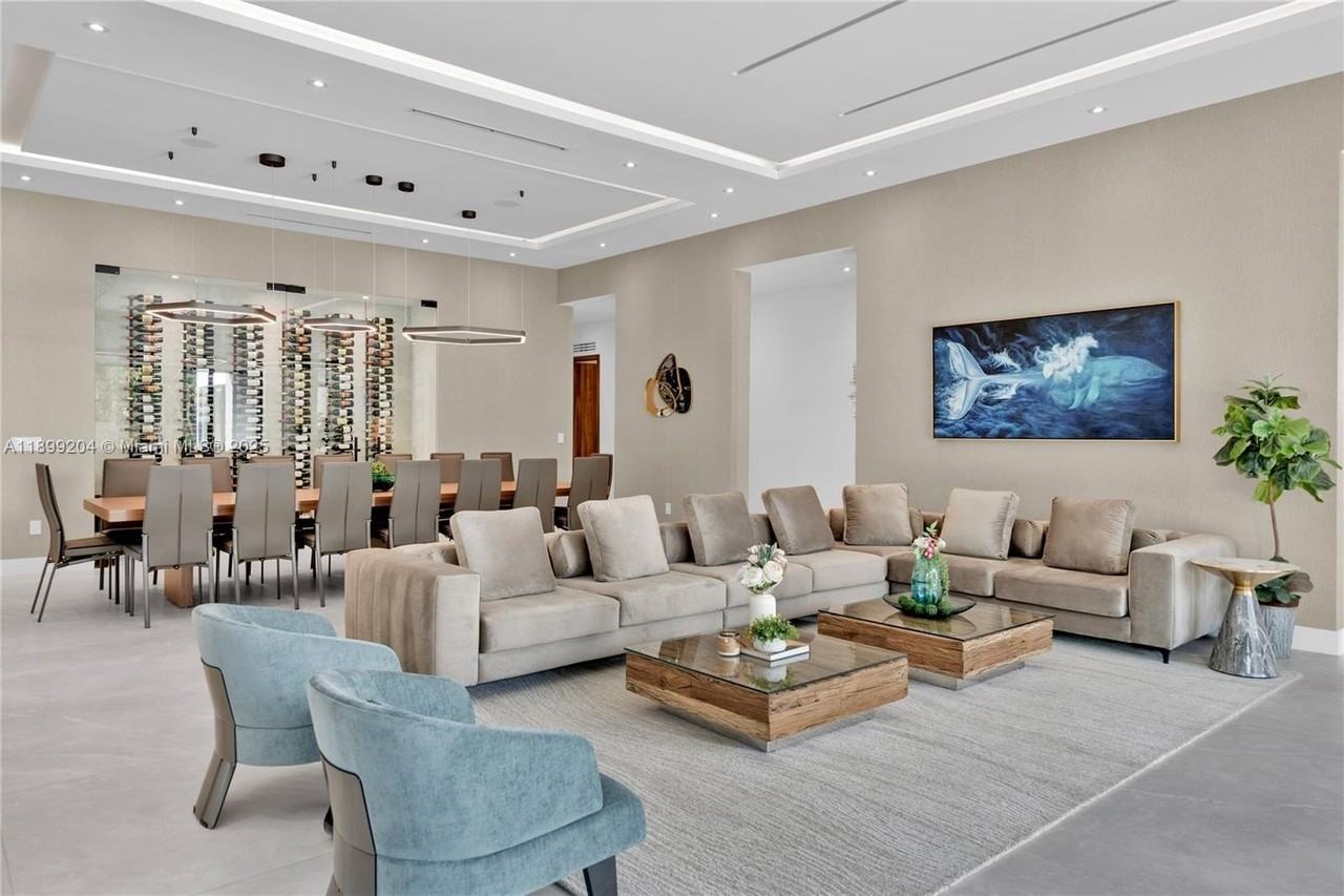 2110 Ne 197th Ter - Photo 7 of 50