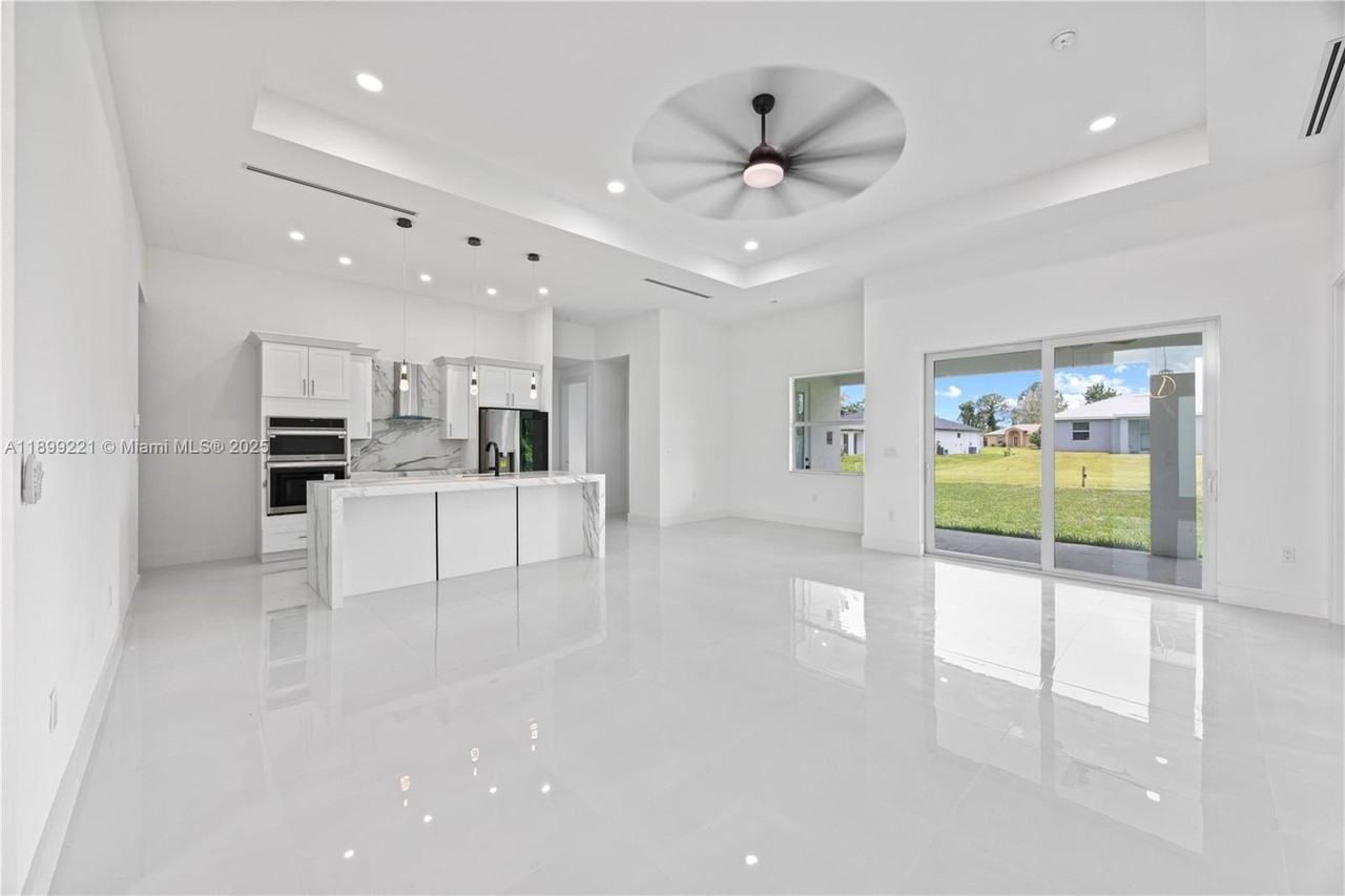 3111 17th St W - Photo 2 of 34