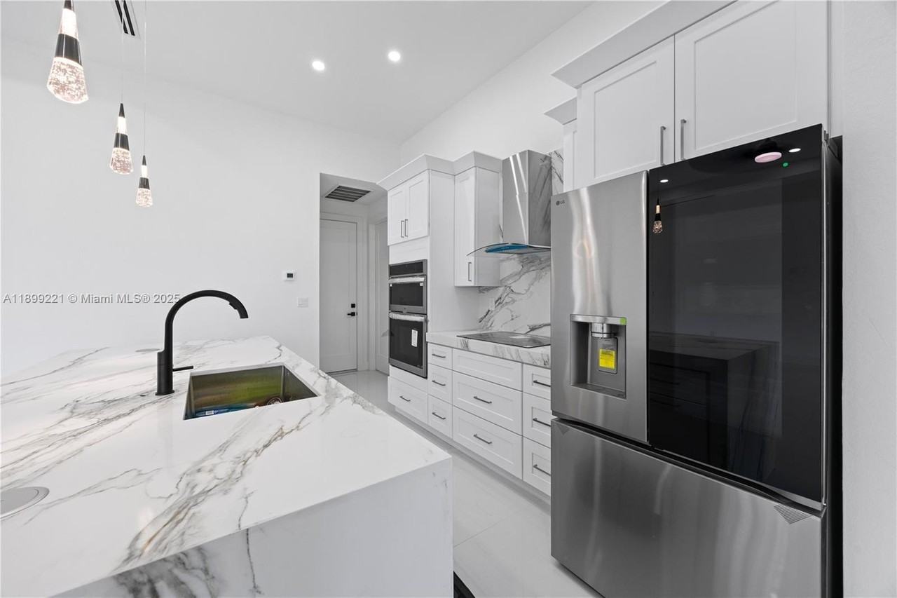 3111 17th St W - Photo 5 of 34