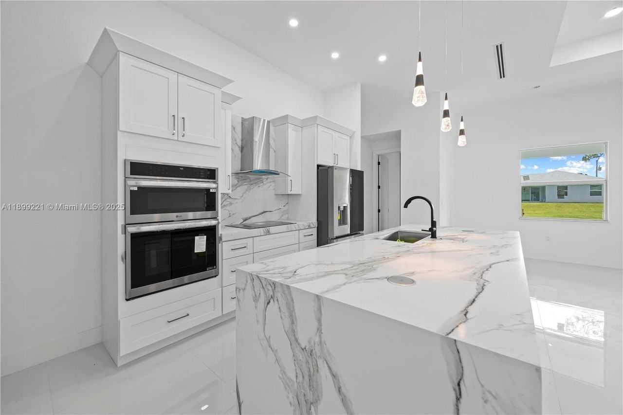 3111 17th St W - Photo 6 of 34