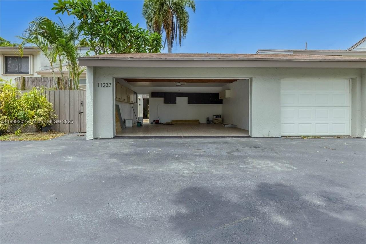 11237 Southwest 112th Street #11237 - Photo 3 of 38