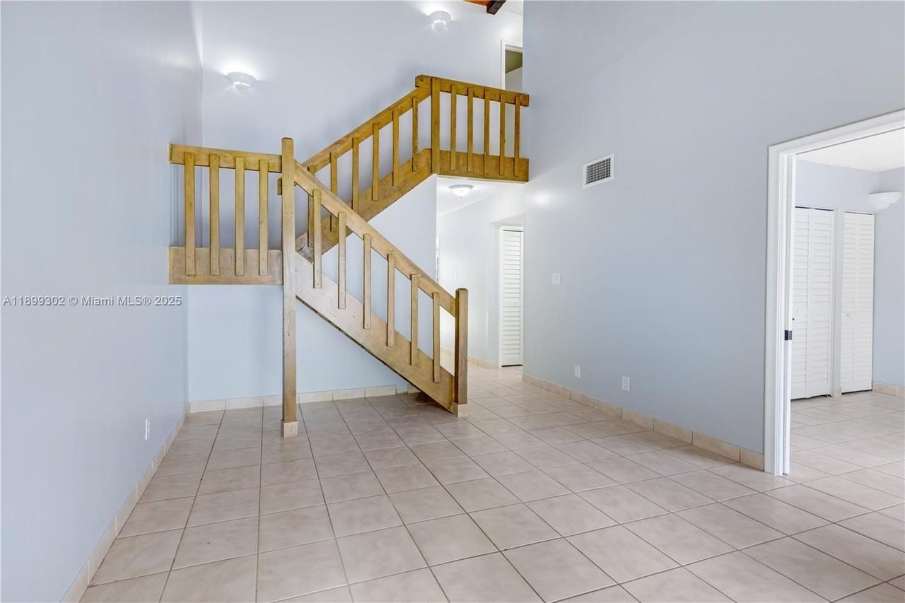 11237 Southwest 112th Street #11237 - Photo 5 of 38