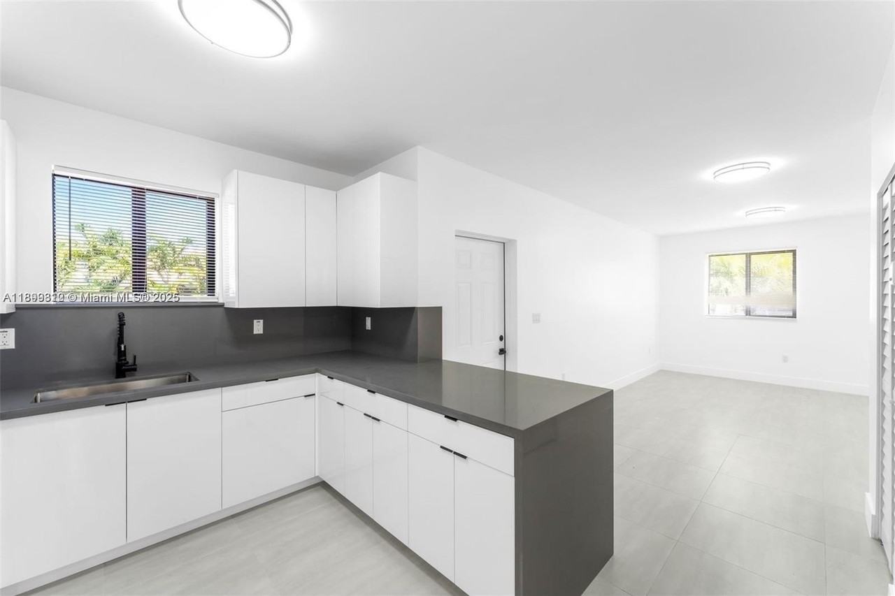 3710 Nw 13th Pl #1 - Photo 3 of 8