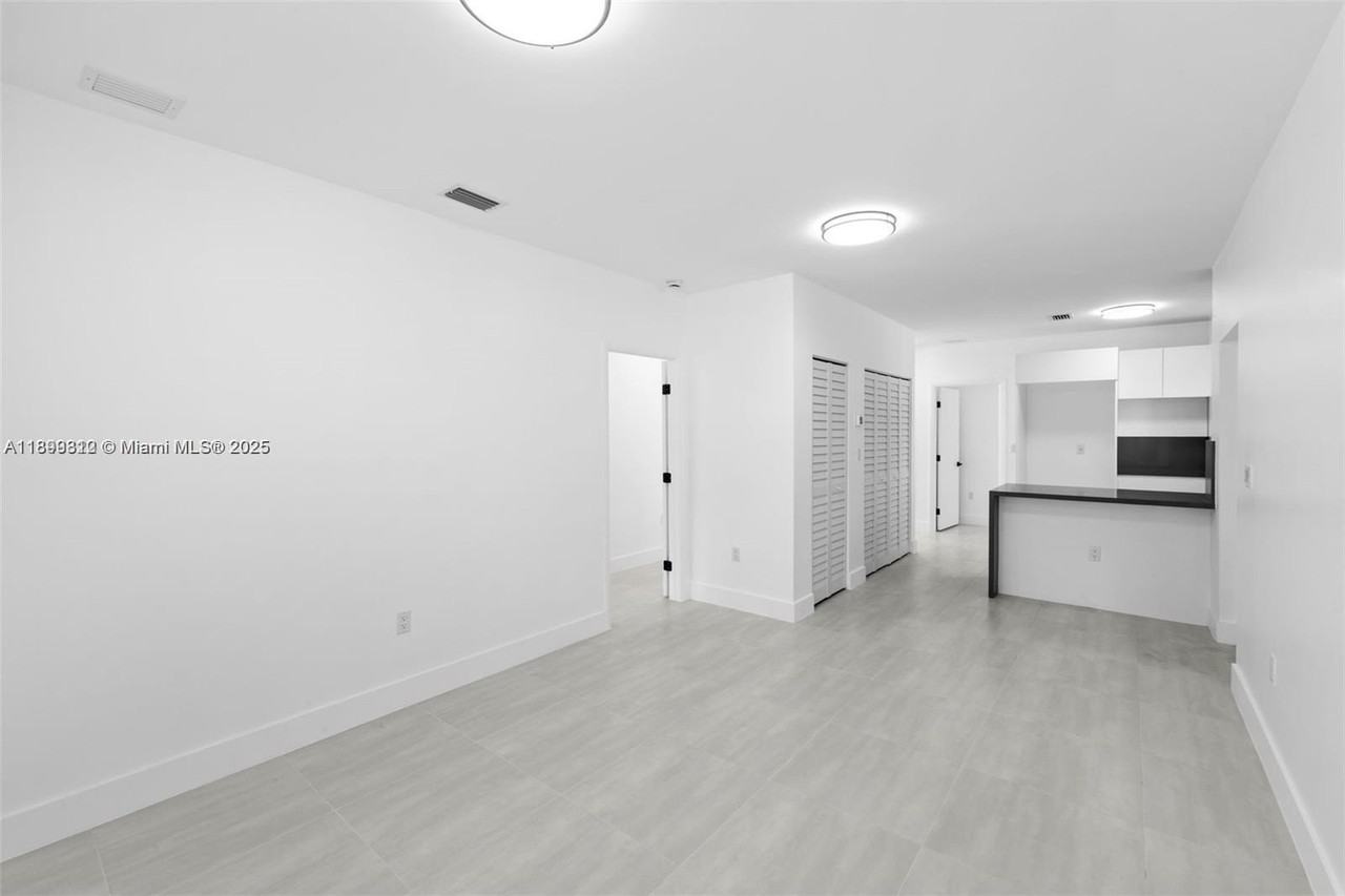 3710 Nw 13th Pl #1 - Photo 5 of 8