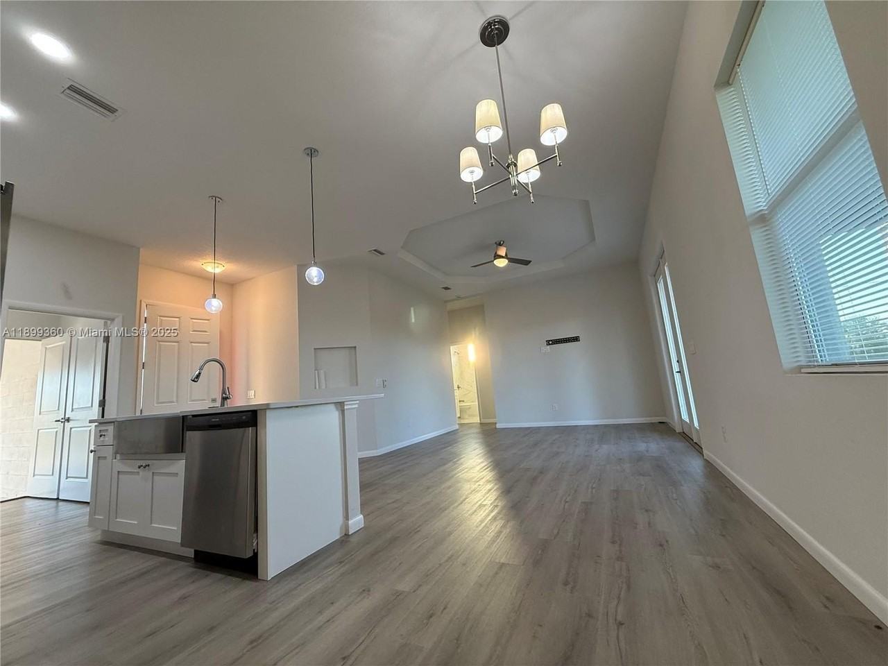 1025 Jupiter Loop - Photo 6 of 34