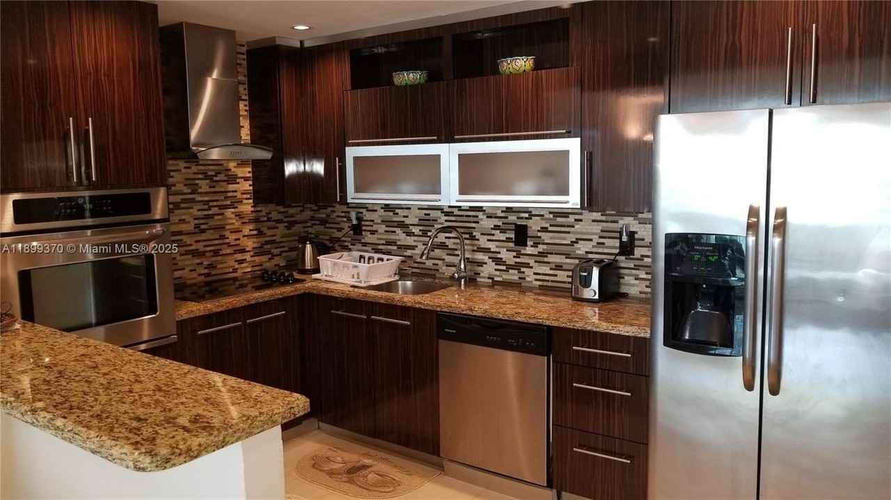 19390 Collins Ave #318 - Photo 3 of 18