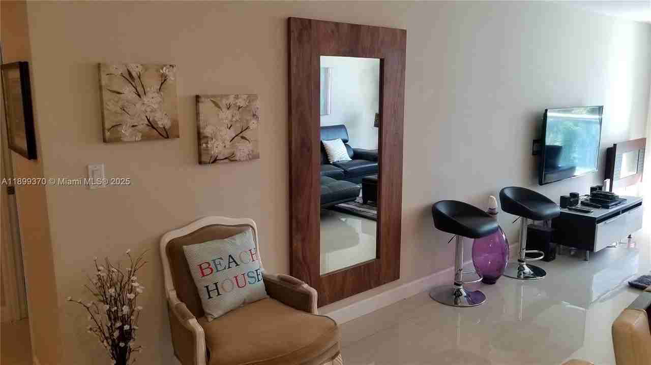 19390 Collins Ave #318 - Photo 6 of 18