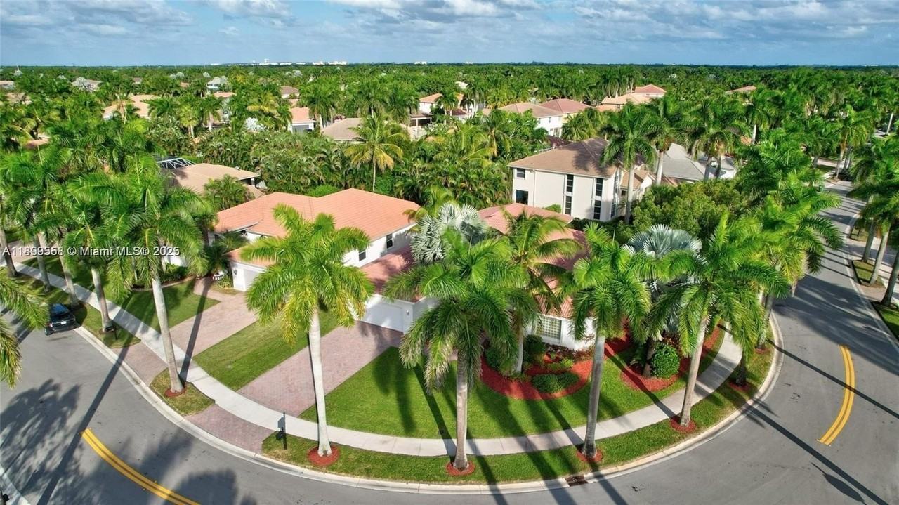 1709 Victoria Pointe Circle #00 - Photo 3 of 29