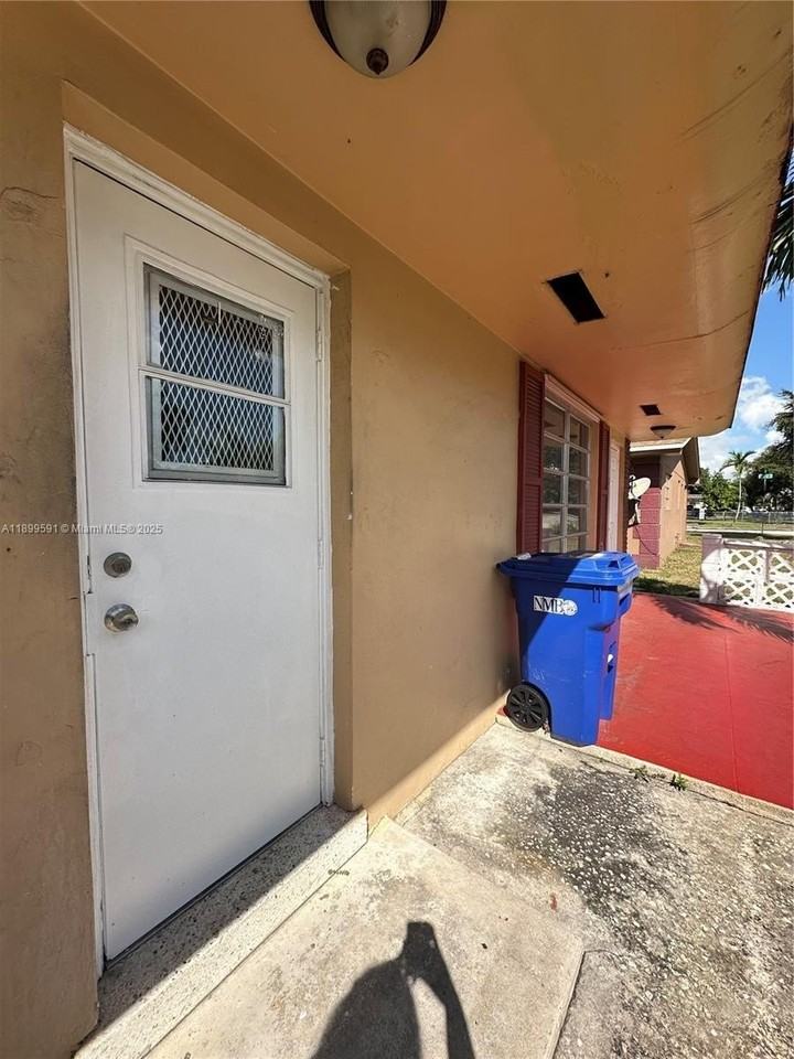 16980 North Miami Avenue #16982 - Photo 3 of 29