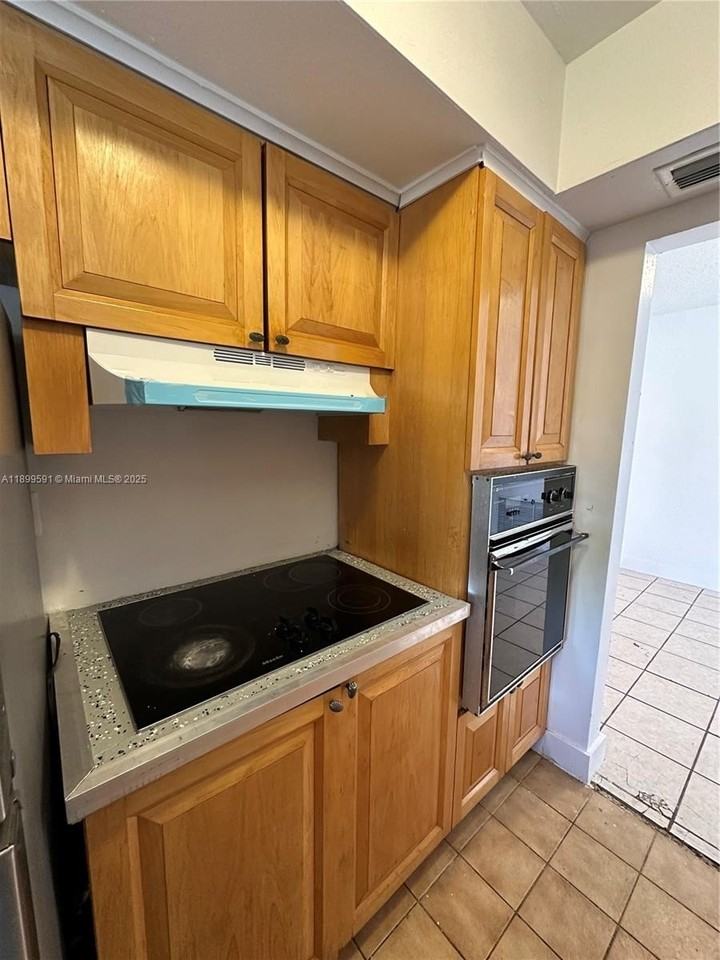 16980 North Miami Avenue #16982 - Photo 4 of 29