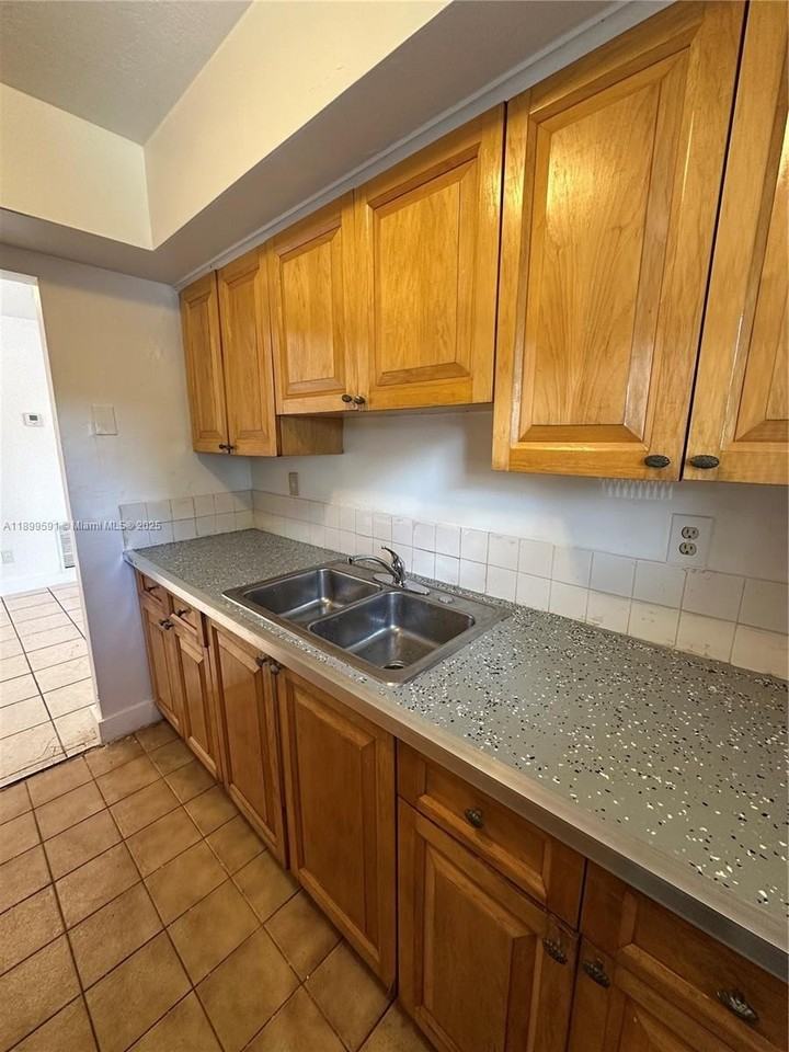 16980 North Miami Avenue #16982 - Photo 6 of 29