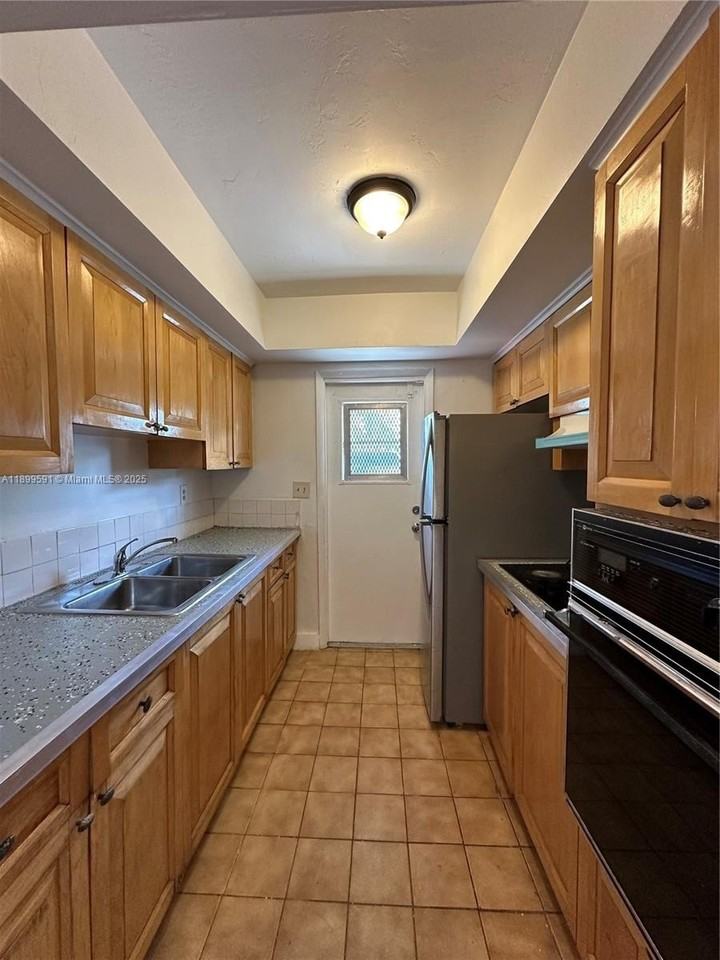 16980 North Miami Avenue #16982 - Photo 7 of 29