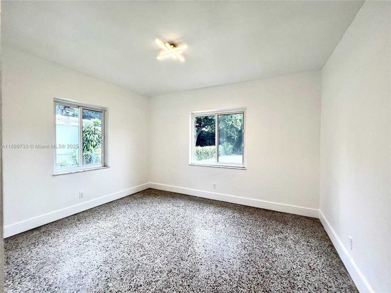 11020 Ne 10th Ave #1 - Photo 7 of 19