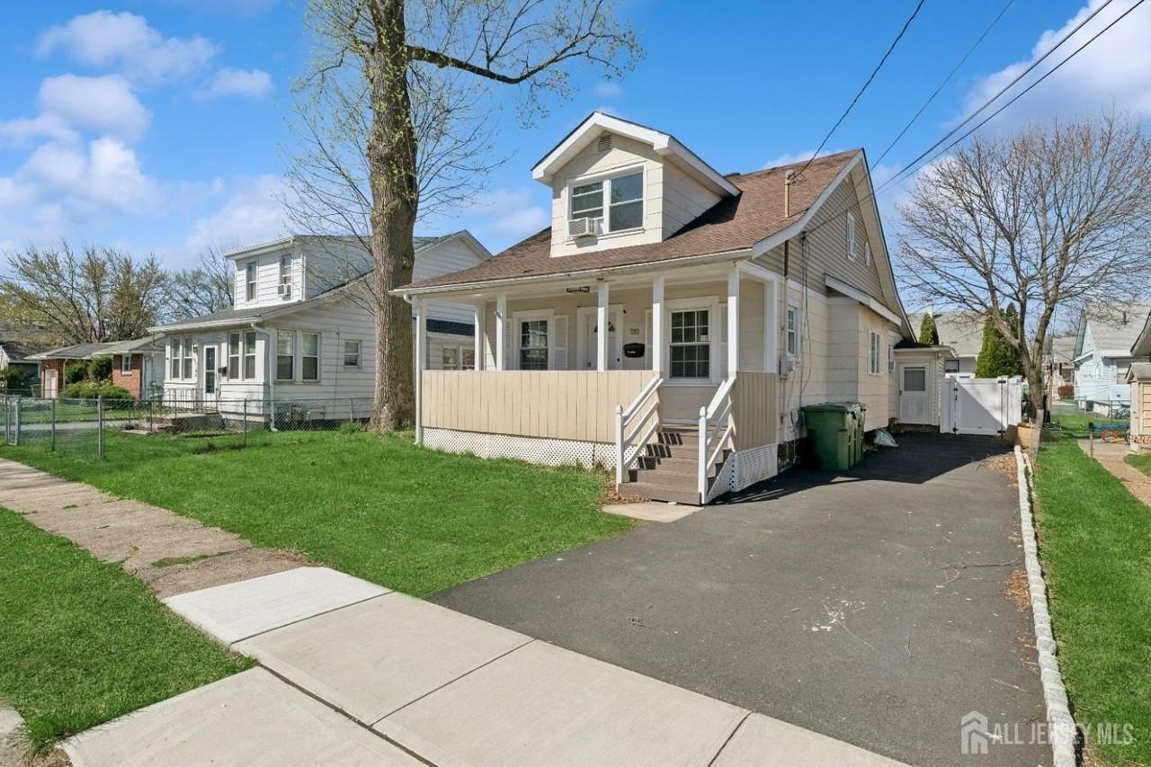 210 Washington Ave - Photo 3 of 33