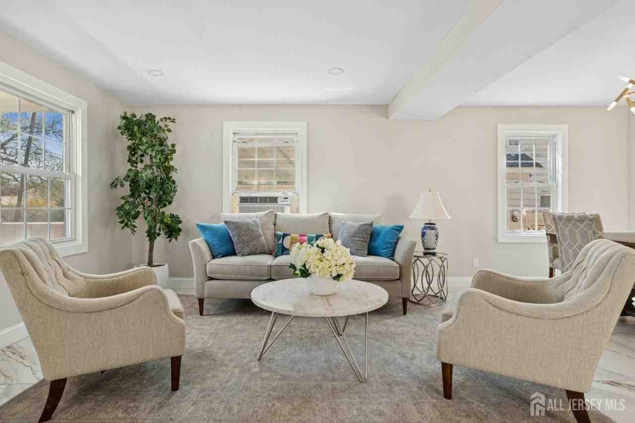 210 Washington Ave - Photo 7 of 33