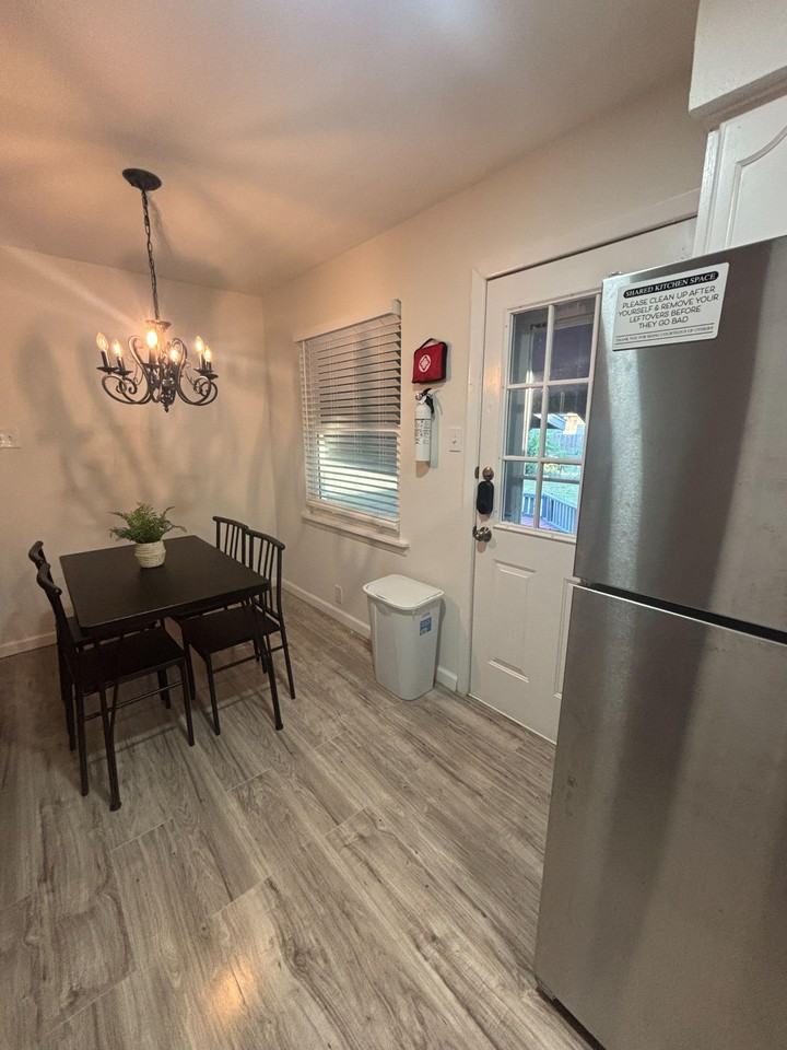 E Rosedale St - Photo 4 of 9