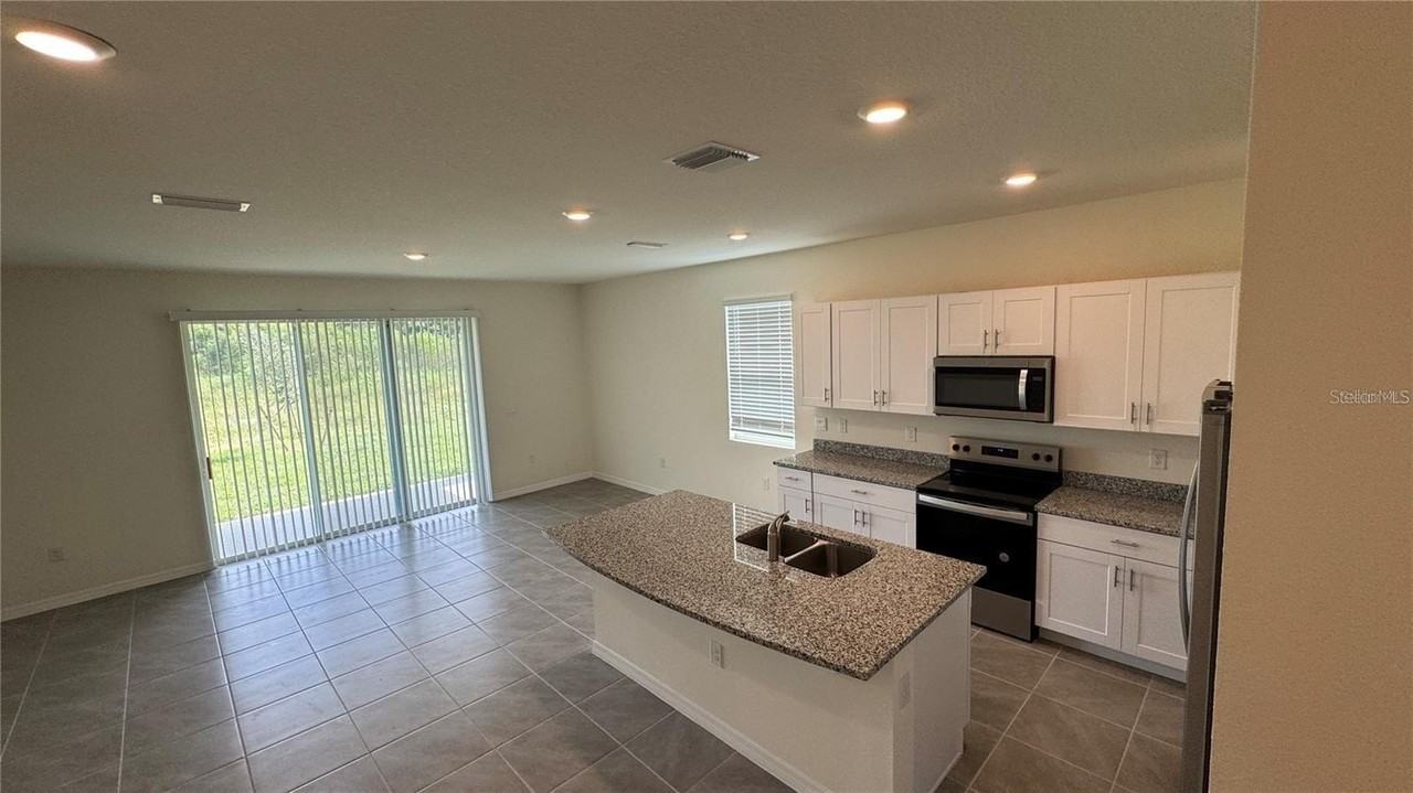 1446 Isleta Loop - Photo 5 of 27